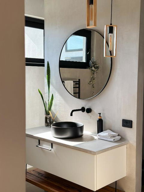 INDICA HEMP HOUSE - Multi Award Winning-Luxury-Eco Designed House-lake Views-hot Tub-Cinema - Sunshine Coast Tourism 3