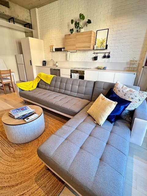 Industrial Yet Modern, 1bd 1bth Apt - Woden - Holiday Sunshine Coast 0