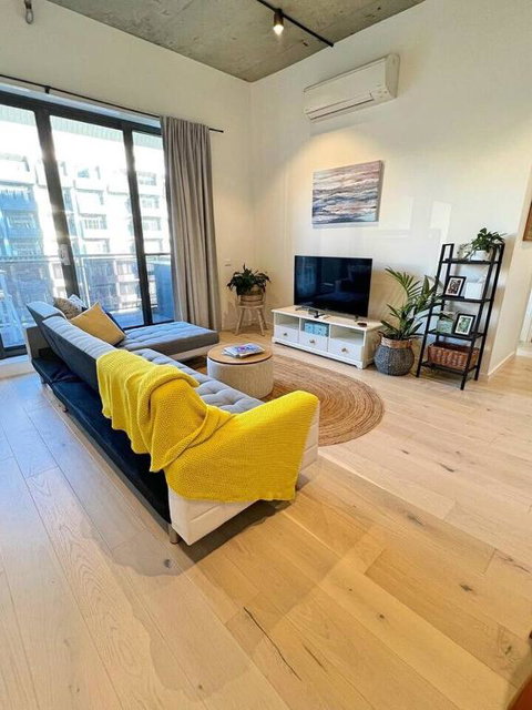 Industrial Yet Modern, 1bd 1bth Apt - Woden - Holiday Sunshine Coast 3