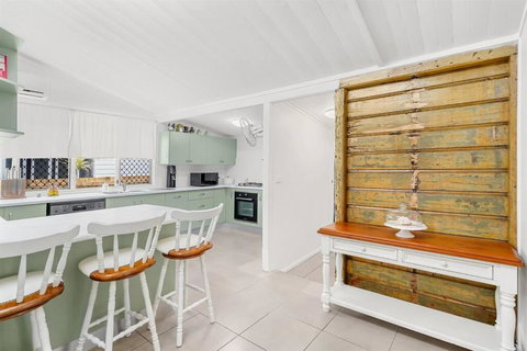 Inner City Serenity - Holiday Sunshine Coast 1