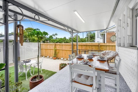 Inner City Serenity - Holiday Sunshine Coast 0