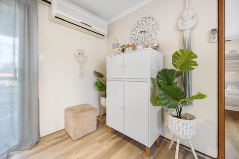 INVERLOCH - 2 Separate Houses In One! - Sunshine Coast Tourism 3