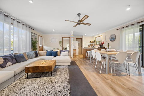 INVERLOCH - 2 Separate Houses In One! - Sunshine Coast Tourism 2