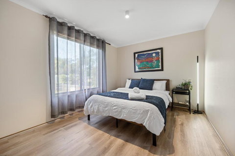 INVERLOCH Beach House - Holiday Sunshine Coast 3