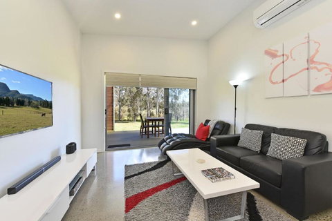 Ironbark Hill Villa 1 Tyrian - Holiday Sunshine Coast 1