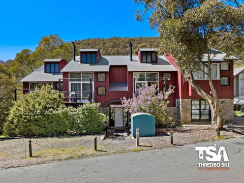 Ironmongie 3, Woodridge - Holiday Sunshine Coast 1