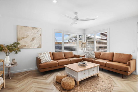 Island Beach Retreat - Holiday Sunshine Coast 2