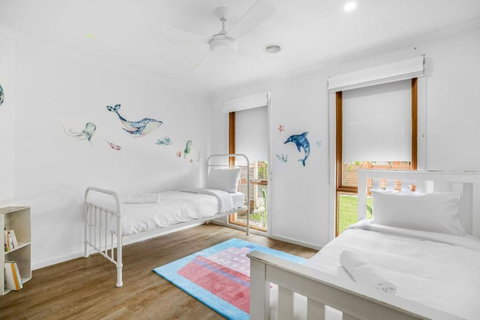 Island Escape - Holiday Sunshine Coast 0