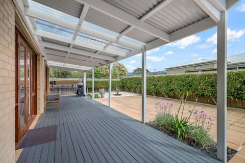 Island Escape - Holiday Sunshine Coast 2