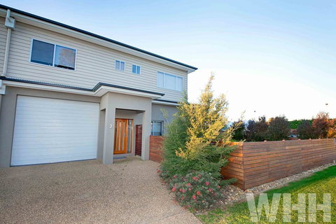 Adelphi Views On Luton - Woodlands - Sunshine Coast Tourism 0