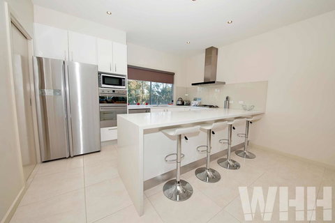 Adelphi Views On Luton - Woodlands - Sunshine Coast Tourism 1