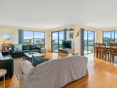 Adnajur - Sunshine Coast Tourism 1