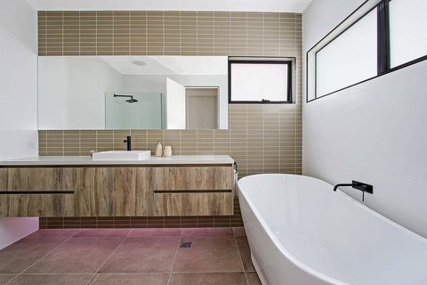 Adori Maloo - Bundalong - Sunshine Coast Tourism 1