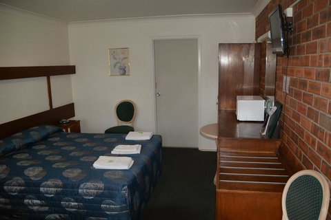 Adrian Motel - Sunshine Coast Tourism 3