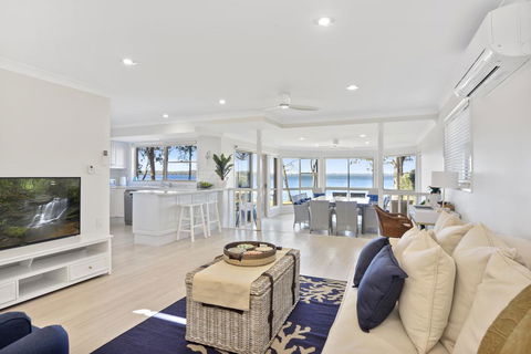 Adrift Retreat - St Georges Basin Waterfront Home - Holiday Sunshine Coast 0