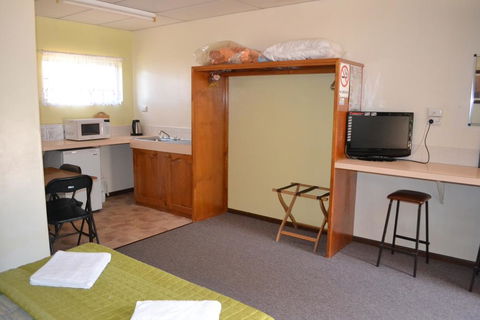Affordable Gold City Motel - Holiday Sunshine Coast 3