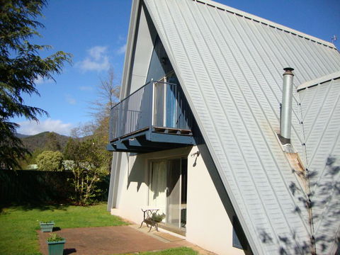 Ageri Holiday House - Holiday Sunshine Coast 3