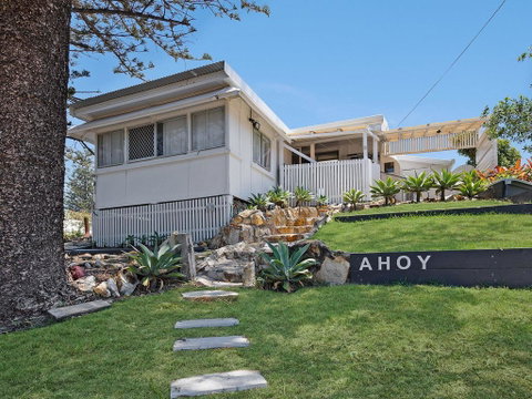 Ahoy Cottage - Holiday Sunshine Coast 0