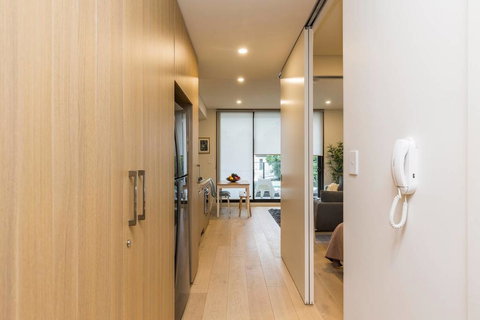 Air Conditioned One Bedroom With Pool Close To CBD - Sunshine Coast Tourism 2