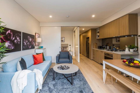 Air Conditioned One Bedroom With Pool Close To CBD - Sunshine Coast Tourism 3