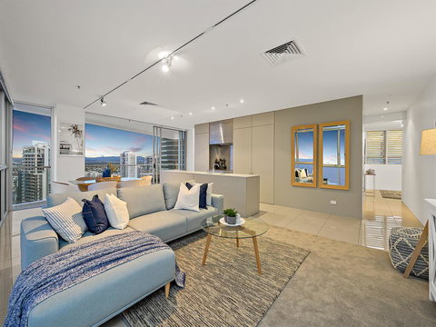 Air On Broadbeach - Holiday Sunshine Coast 3