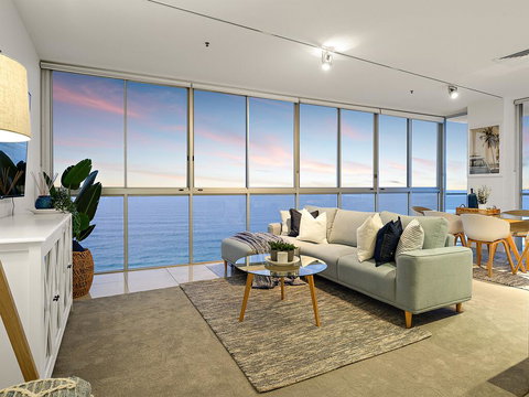 Air On Broadbeach - Holiday Sunshine Coast 1