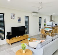 AIRLIE BEACH Delight. Hop skip jump to everything - Sunshine Coast Tourism