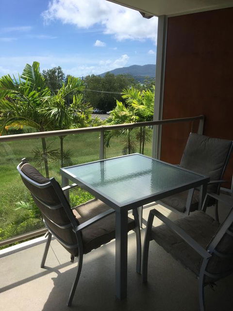 Airlie Central Apartments - Holiday Sunshine Coast 1