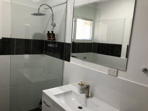 Airlie Getaway Unit 1 - Sunshine Coast Tourism 3
