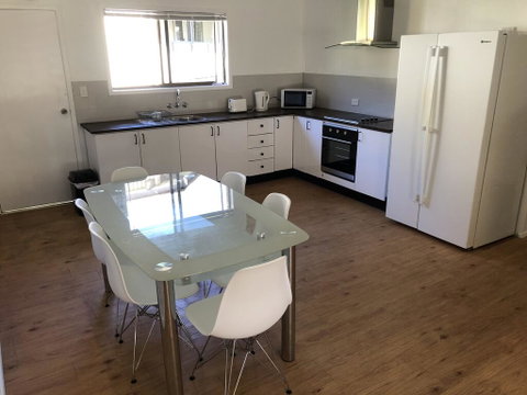 Airlie Getaway Unit 1 - Sunshine Coast Tourism 2