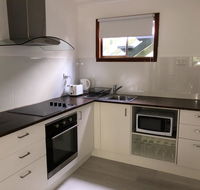 Airlie Getaway Unit 3 - Sunshine Coast Tourism