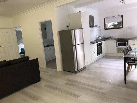 Airlie Getaway Unit 3 - Sunshine Coast Tourism 3