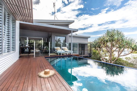 Akoakoa - Sunrise Beach - Sunshine Coast Tourism 0