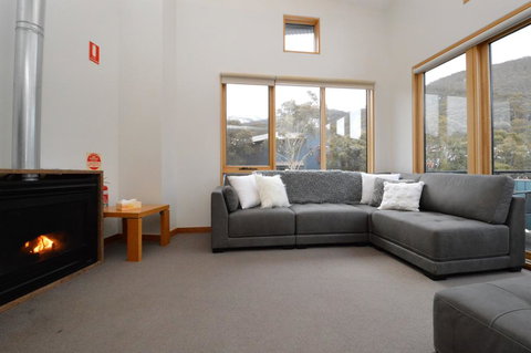 Akuna 3 - Sunshine Coast Tourism 1