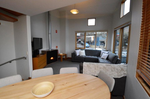 Akuna 3 - Sunshine Coast Tourism 0