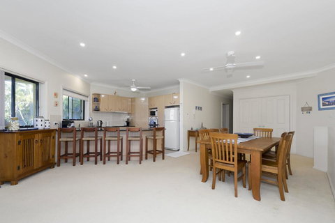 Al Mare No 2 42a - Sunshine Coast Tourism 1