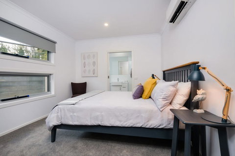 Albury Yalandra Apartment 1 - Sunshine Coast Tourism 3