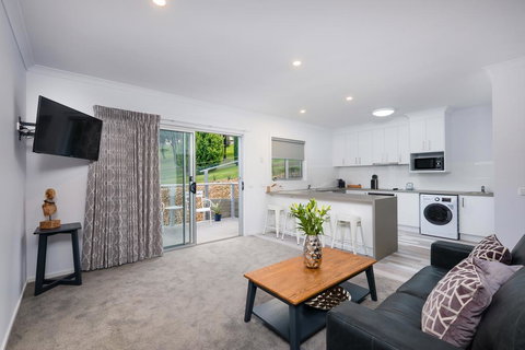 Albury Yalandra Apartment 1 - Sunshine Coast Tourism 1