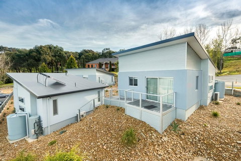 Albury Yalandra Apartment 3 - Holiday Sunshine Coast 1