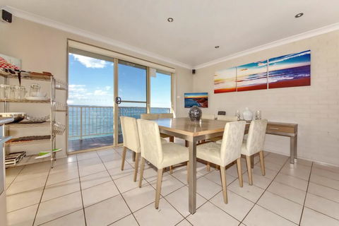 Alcheringa Unit 3 & 4, 32 Sandy Point Road - Sunshine Coast Tourism 3