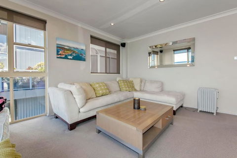 Alcheringa Unit 3 & 4, 32 Sandy Point Road - Sunshine Coast Tourism 1