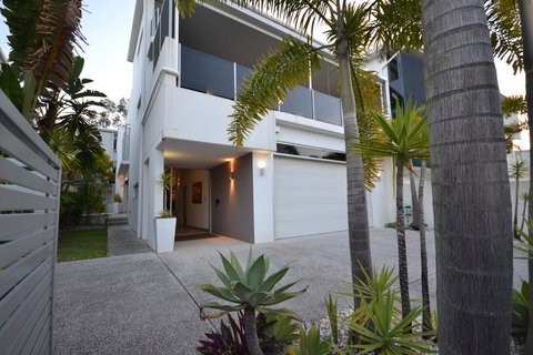 Alex Beach House - Sunshine Coast Tourism 1