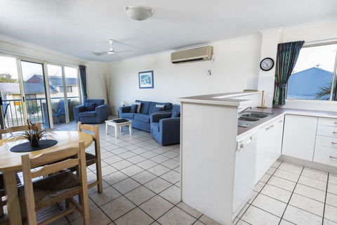 Alexander Beachfront Apartments - Holiday Sunshine Coast 3