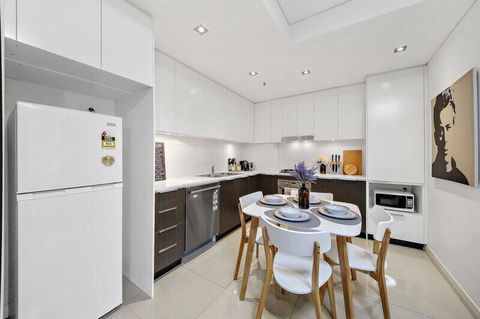 All Amenities Only Downstairs, 20 Mins To CBD - Holiday Sunshine Coast 3