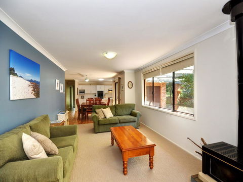 All Decked Out - Pet Friendly - Holiday Sunshine Coast 1