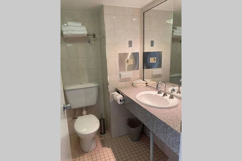 All In 500 Aud Weekly Beachfront The STRAND Studio Apartment - Holiday Sunshine Coast 2