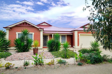 All Seasons Port Elliot Holiday House - Holiday Sunshine Coast 0