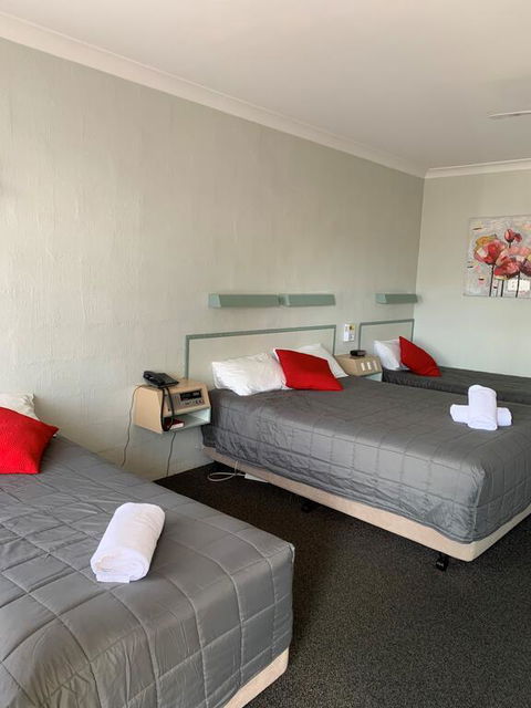 Alluna Motel - Sunshine Coast Tourism 1