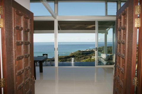 Allure - Holiday Sunshine Coast 0