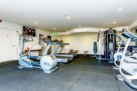 Alpha Hotel Canberra - Holiday Sunshine Coast 2